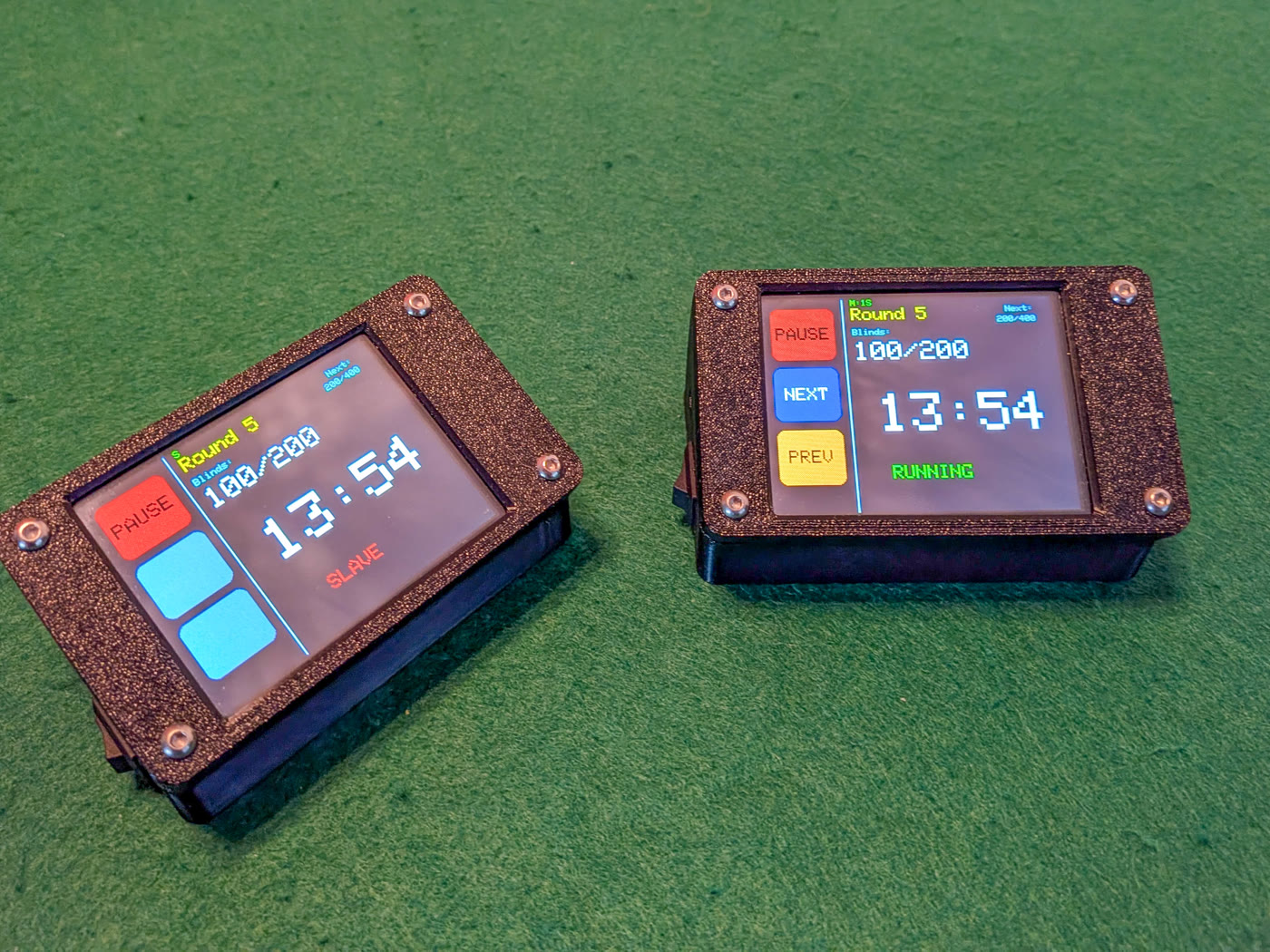 Two Poker Timer devices showing master and slave sync